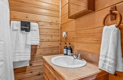 Galena Cabin | James River Haven - The Cabins at Galena Cabin 3