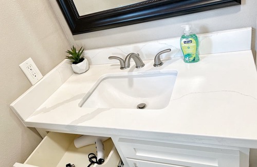 Orange House | Cozy 1-bedroom Central nice Orange with AC, WiFi