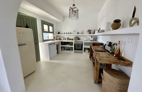 Agios Georgios Villa | Bougainvillea House