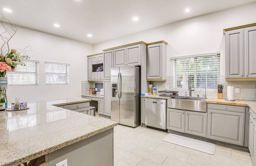 Anaheim Colony Historic District House | Spacious Anaheim Home < 30 Mi to DTLA!