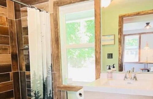 Escanaba House | Little Blue by the bay - 1BR Cabin - Escanaba