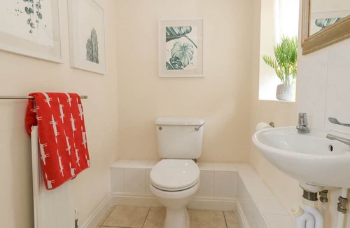 Sturminster Newton Cottage | NO. 98, pet friendly, with a garden in Sturminster Newton