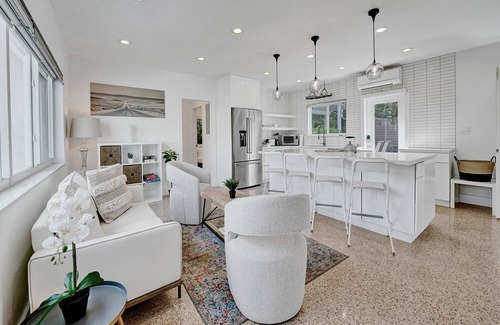 River Oaks House | Exquisite Oasis: Luxe 3BR Home w/Salt-Water Pool, BBQ & Game Room