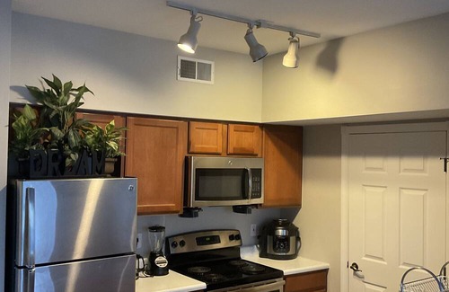 Roselawn Finance House | Cozy Luxury 1-bedroom apartment with fitness room, WiFi in beautiful Cincinnati