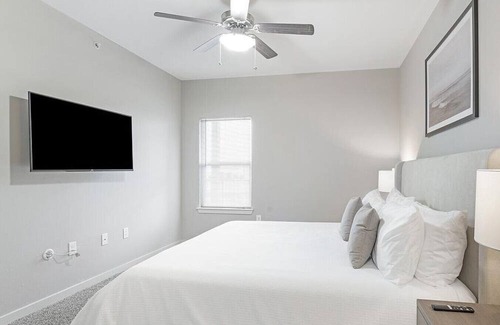 Brooks City Base Apartment | Landing at The Anderson at Brooks - 1 Bedroom in Stinson Airport Vicinity