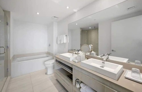 Hollywood South Central Beach Apartment | 253C) 3 bedroom with ocean view!