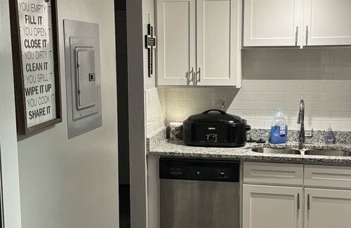 Raleigh Apartment | 5 Minutes from Crabtree valley mall and wake med