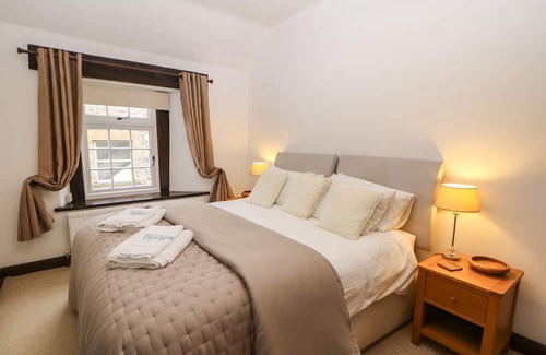Great Longstone Cottage | HARROW COTTAGE, family friendly in Great Longstone