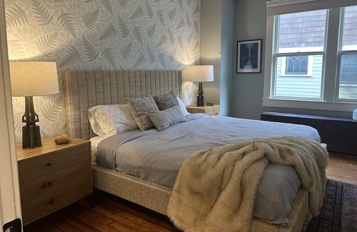 Historic Montford Apartment | Flint Street’s finest! Remodeled 2-bedroom flat a block from downtown Asheville