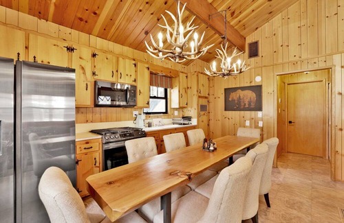 Big Bear Lake Cabin | Bruin Chalet Big Bear~ Cozy Single Level Retreat Cottage~