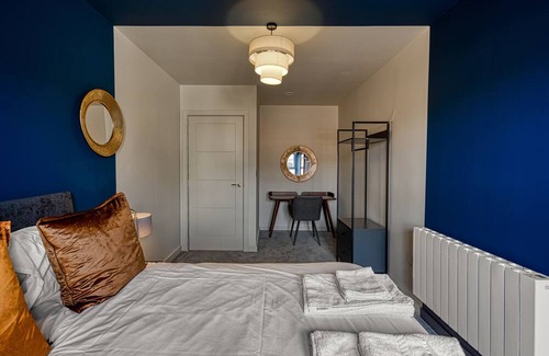 Southport Apartment | Renaissance 2: 2 BR in Southport's Premier Block