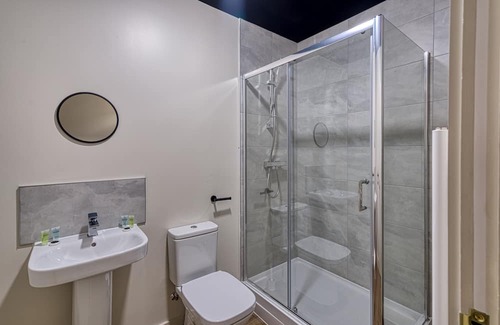 Southport Apartment | Renaissance 2: 2 BR in Southport's Premier Block