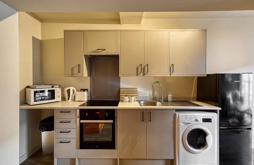 Southport Apartment | Renaissance 7: 1 BR in Southport's Premier Block