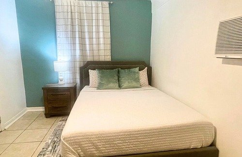 Windwood Apartment | Cozy1-BR MiniStudio: QueenBd+Coffee+Amenities