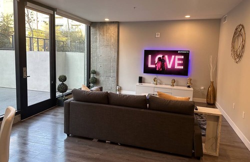 North Hollywood House | Hollywood! 2LVL Luxury Townhome!