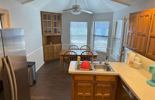 Southwest Arlington House | Pineapple Paradise