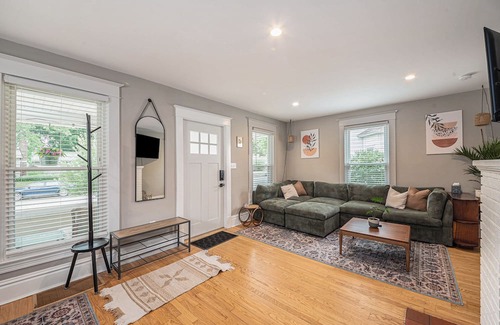 Grandville House | Cozy First Floor Apartment