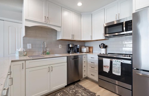 Briarcliff Condo | Classy Lake Travis condo with a pool and Hot tub