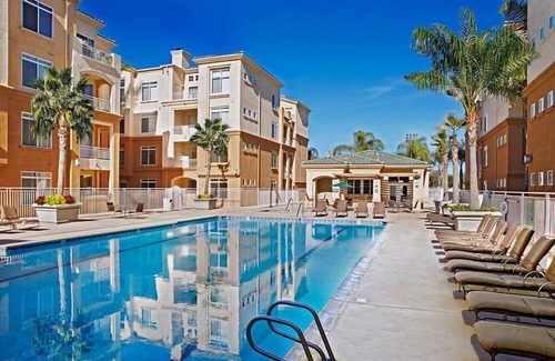 University City Apartment | Central University City 2BR | Full-size W/D | Mins from UCSD