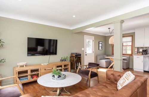 Mount Washington House | Charming Urban Bungalow in Cincinnati - Dog Friendly