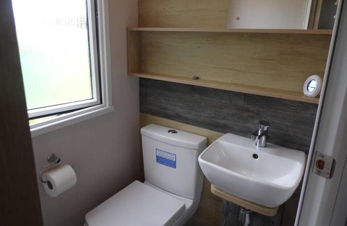 Hopton Cabin | Lovely 2-Bedroom Lodge set in Beautiful Norfolk