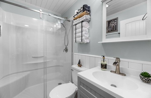 Fairfield Harbour Condo | Harbor Retreat. Enjoy this cozy, one bedroom apartment at Fairfield Harbor