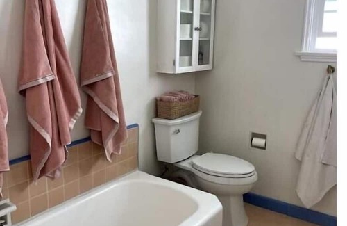 Pacific Palisades House | Cheerful & Sunny 2 bedroom home 1/2 mile to Beach. Dog Friendly!