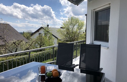 Medlingen Apartment | Spaceous apartment with garden for 8 persons