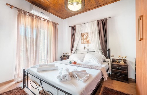 Istrios Villa | Country House 'Nicolas Traditional House Istrios' with Private Terrace and Air Conditioning