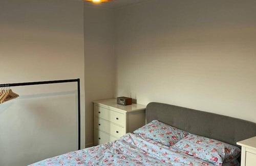 Westcliff-on-Sea Apartment | Stylish, Modern & refurbished flat, 1.5m bea