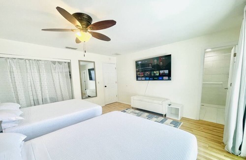 Largo House | Beach Resort Retreat Swim Jacuzzi Accessible Home