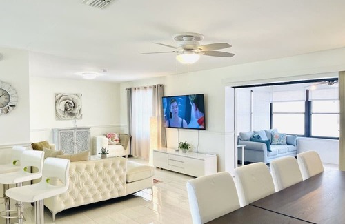 Largo House | Beach Resort Retreat Swim Jacuzzi Accessible Home