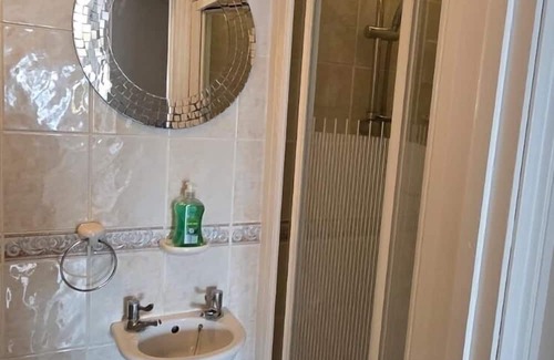 Havering House | Avala, 5/6 Bed House in Romford