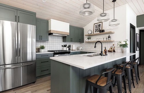 Utterson Cottage | Lakeside Muskoka Haven! Premier Luxury Cottage with Sauna & Muskoka Room