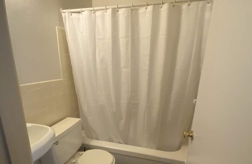 Florissant Apartment | Quiet cozy apartment right off the highway! Next to 3 shopping plaza’s!