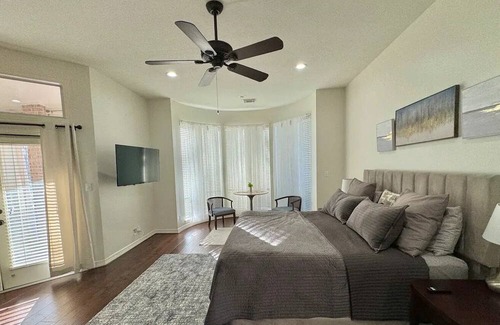 Conroe House | 5-acre Nature Retreat