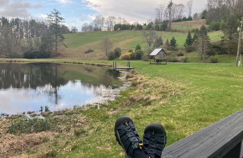 Laurel Springs Cabin | Stillhouse Cabin, pondside Laurel Springs retreat on Blue Ridge Parkwayn