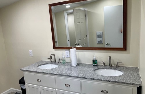 Laurel Springs Cabin | Stillhouse Cabin, pondside Laurel Springs retreat on Blue Ridge Parkwayn