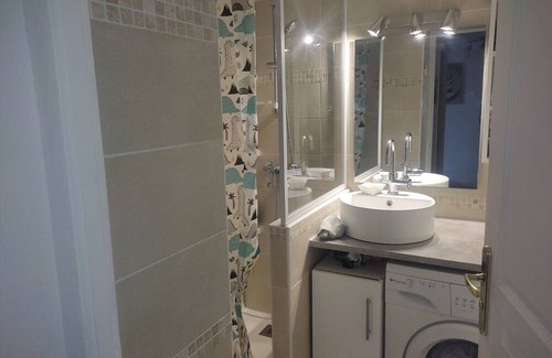 Les Hauts de Canet Apartment | Pretty haven of peace with pool