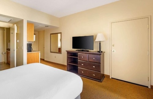 Enterprise Resort | Luxury One Bedroom and One Bathroom Unit with Full Amenities