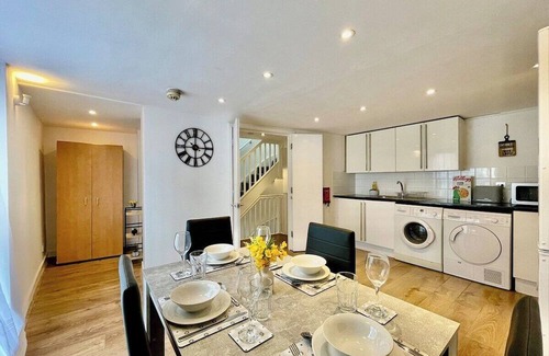 Valentines House | Modern Cosy 1 Bed Ilford Home