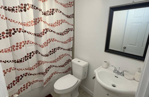 Midtown Toronto Apartment | Private bedroom 4A w/private bathroom/work desk/WI-FI