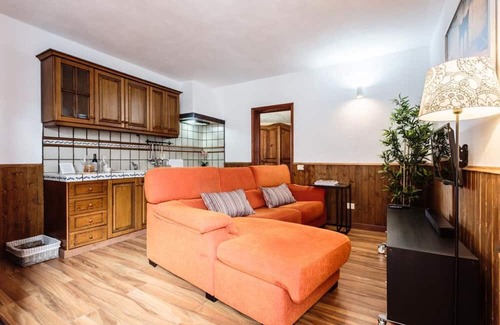 Brena Baja House | Holiday Home 'Casa Cora Con Jacuzzi' with Mountain View, Private Terrace and Wi-Fi