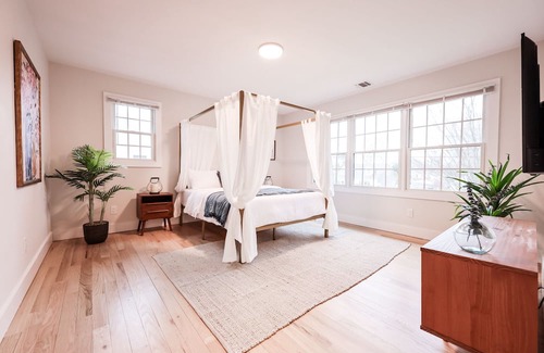 Bellport House | Bellport Luxury Pool Retreat w/3BR
