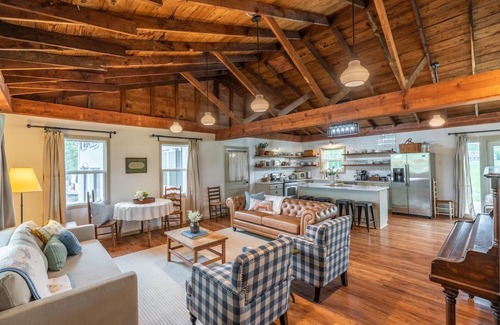 Greenville Cottage | Family Farmhouse Situated on 6 acres