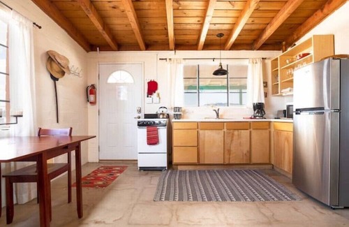 Wonder Valley Cabin | Secluded JT Desert Cabin w/Mt View/Hot tub/Stars & Outdoor Shower. Fenced/dogs!