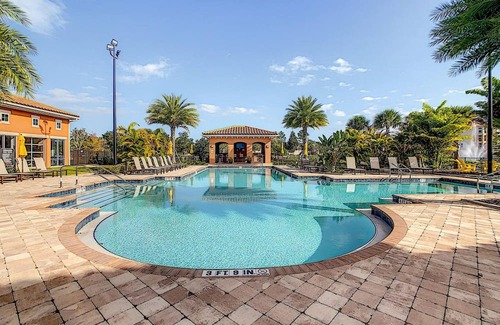 Kissimmee Apartment | Cozy Vacay Apartment With Pool