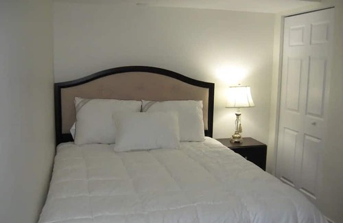 Guelph House | Beautifully 1 bedroom suite in Guelph