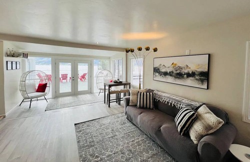 Lake Elsinore House | Peaceful Paradise Lake House / 7 bed / 12 guest