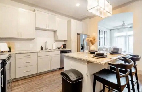 Lindridge-Martin Manor Apartment | Modern Buckhead condo